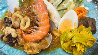 ビュッフェ形式の健康和風スパイスカリー専門店